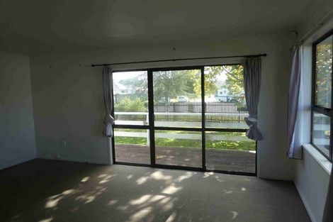 Photo of property in 12 Hamblyn Place, Ranui, Auckland, 0612