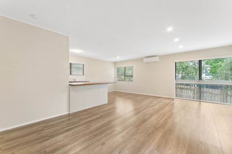 Photo of property in 2 Louise Place, West Harbour, Auckland, 0618