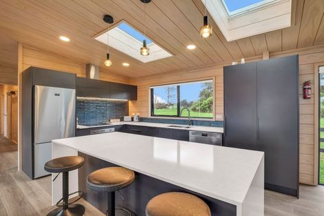 Photo of property in 346 Rahui Road, Otaki, 5583
