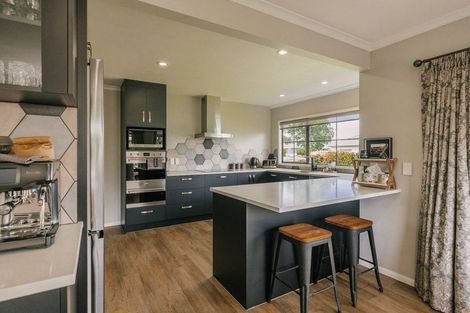 Photo of property in 20 Abby Road, Fitzherbert, Palmerston North, 4410