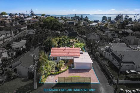 Photo of property in 60 Beach Road, Mellons Bay, Auckland, 2014