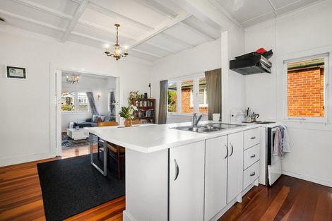 Photo of property in 16 Pasadena Avenue, Point Chevalier, Auckland, 1022