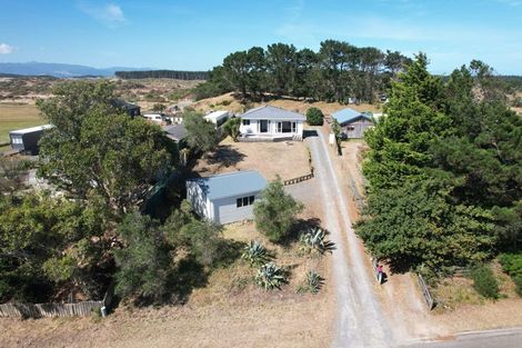 Photo of property in 4 Alan Lindsay Avenue, Waitarere Beach, Levin, 5510