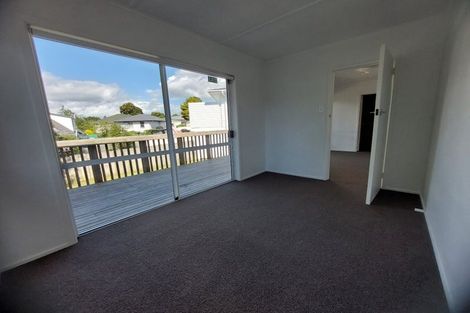 Photo of property in 9 Maybelle Place, Kelston, Auckland, 0602