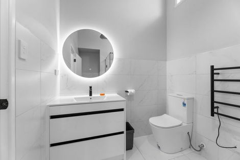 Photo of property in 77 Avonleigh Road, Green Bay, Auckland, 0604