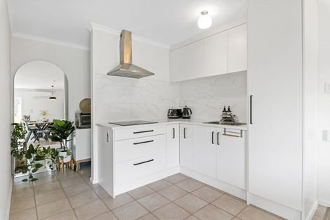 Photo of property in 27 Ian Marwick Place, Birkenhead, Auckland, 0626
