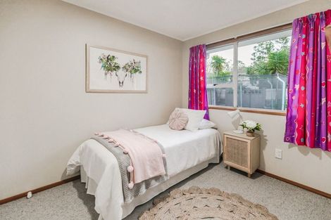 Photo of property in 4 Albemarle Place, Massey, Auckland, 0614