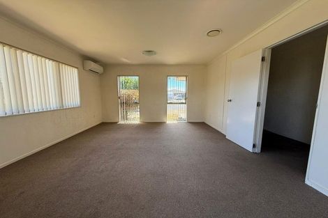 Photo of property in 22 Matilda Place, Weymouth, Auckland, 2103