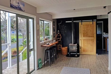 Photo of property in 129 Oakura Road, Oakura, Hikurangi, 0184