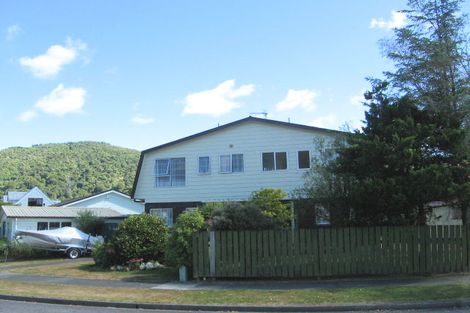 Photo of property in 2/4 Beryl Grove, Birchville, Upper Hutt, 5018