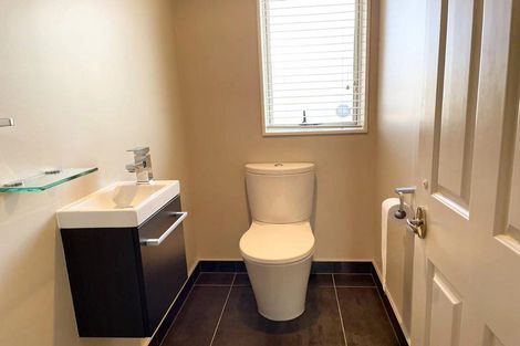 Photo of property in 2 Kaniere Place, Half Moon Bay, Auckland, 2012