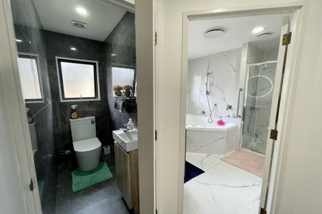 Photo of property in 5 Avonleigh Road, Green Bay, Auckland, 0604