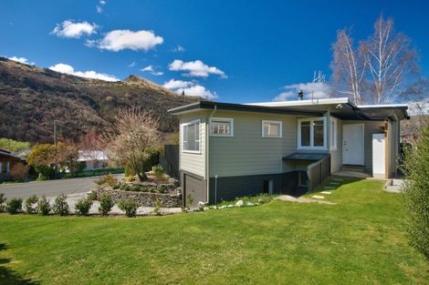 Photo of property in 15 Cornwall Street, Arrowtown, 9302