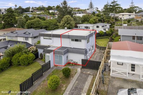 Photo of property in 2/3 Lambrown Drive, Totara Vale, Auckland, 0629