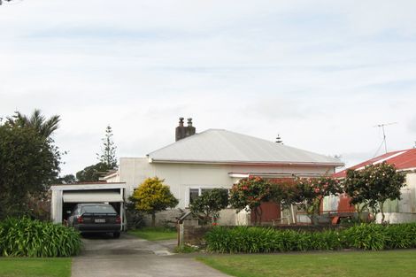 Photo of property in 82 Domett Street, Waitara, 4320