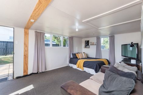 Photo of property in 96 Sievers Grove, Cannons Creek, Porirua, 5024