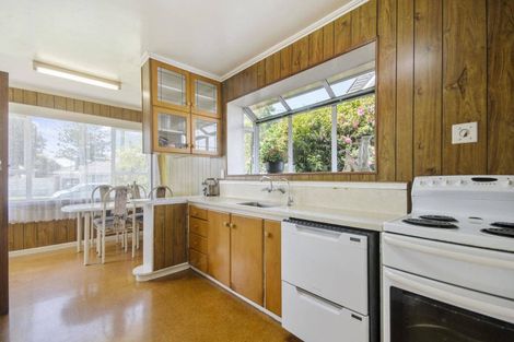 Photo of property in 20 Peachgrove Road, Te Atatu Peninsula, Auckland, 0610