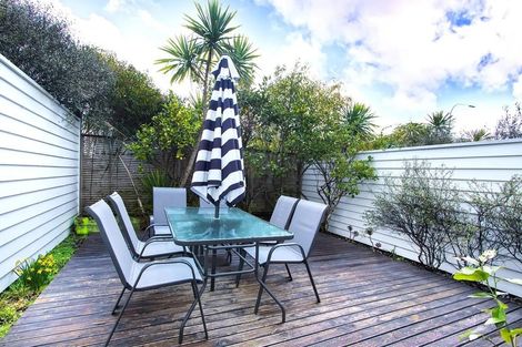 Photo of property in 9/40 Scarlet Oak Drive, Schnapper Rock, Auckland, 0632