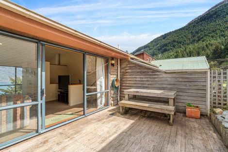 Photo of property in 16a Dart Place, Fernhill, Queenstown, 9300