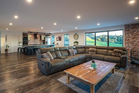 Photo of property in 527 Frankley Road, Hurworth, New Plymouth, 4371