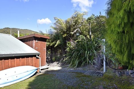 Photo of property in 26 Kamahi Road, Tennyson Inlet, 7195