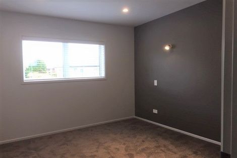 Photo of property in 8 Marina View Drive, West Harbour, Auckland, 0618