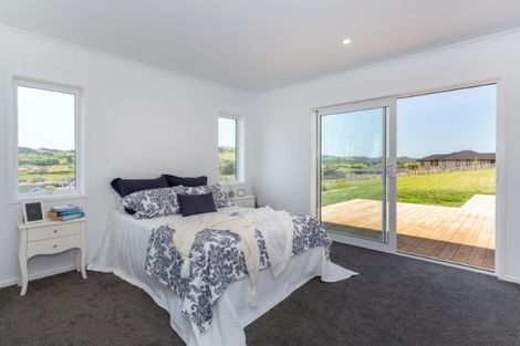 Photo of property in 34 Karoro Road, One Tree Point, 0118