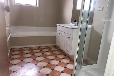 Photo of property in 9 Denarius Lane, Glendene, Auckland, 0602