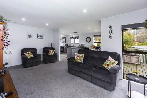 Photo of property in 3 Topaz Street, Birchville, Upper Hutt, 5018