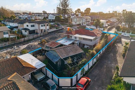 Photo of property in 11 Roberts Road, Te Atatu South, Auckland, 0610