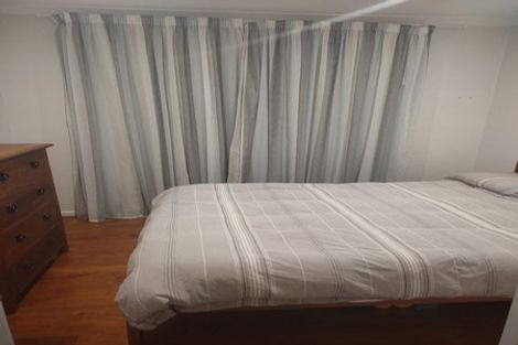 Photo of property in 28 Ocean View Road, Northcote, Auckland, 0627