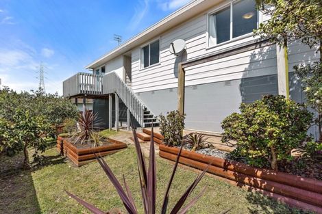 Photo of property in 24 Halloran Place, Massey, Auckland, 0614
