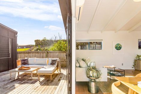Photo of property in 10 Edwin Mitchelson Road, Muriwai, Waimauku, 0881