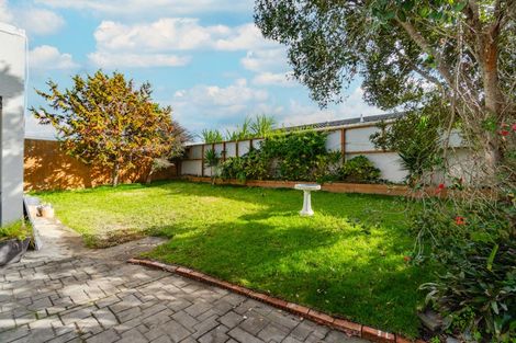 Photo of property in 14a Hinekohu Street, New Lynn, Auckland, 0600