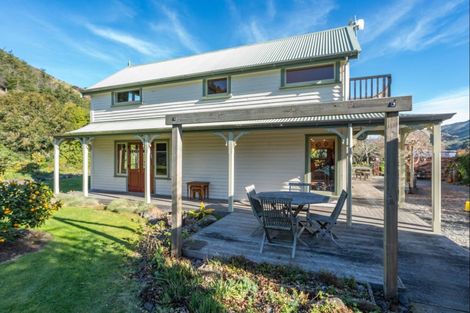 Photo of property in 1287 Okains Bay Road, Okains Bay, 7583