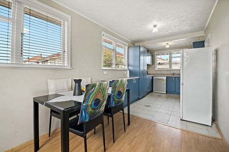 Photo of property in 82 Kelman Road, Kelston, Auckland, 0602