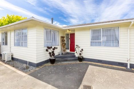 Photo of property in 16 Omaha Grove, Totara Park, Upper Hutt, 5018