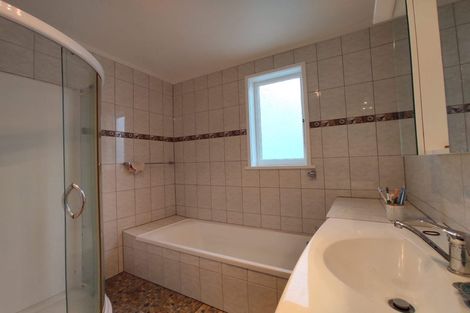 Photo of property in 1 Adam Street, Greenlane, Auckland, 1051