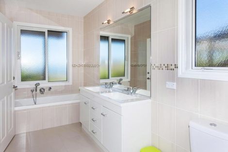 Photo of property in 102 Centennial Drive, Whitianga, 3510