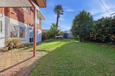 Photo of property in 16 Highlight Parade, Te Atatu South, Auckland, 0610