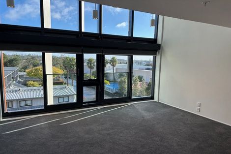 Photo of property in 2f/30 Westward Ho, Glen Eden, Auckland, 0602