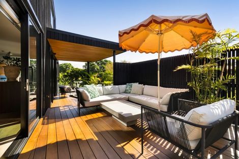 Photo of property in 12a Baring Terrace, Strandon, New Plymouth, 4312