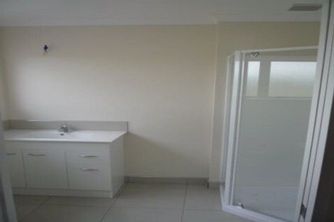 Photo of property in 24 Fairchild Avenue, Goodwood Heights, Auckland, 2105