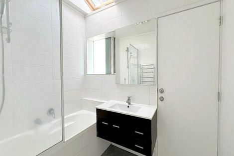 Photo of property in 70 Barrack Road, Mount Wellington, Auckland, 1060