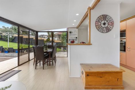 Photo of property in 62 Hellyers Street, Birkdale, Auckland, 0626