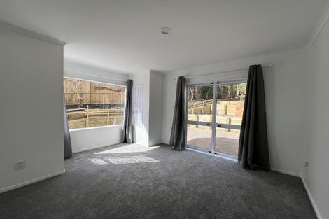 Photo of property in 8 Thornbill Rise, Unsworth Heights, Auckland, 0632