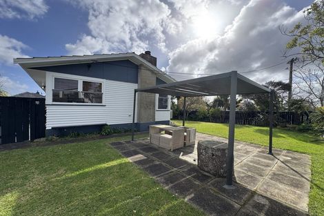 Photo of property in 2 Thomas Rea Place, Te Atatu South, Auckland, 0610