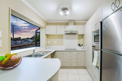 Photo of property in 15 Dovey Place, Massey, Auckland, 0614