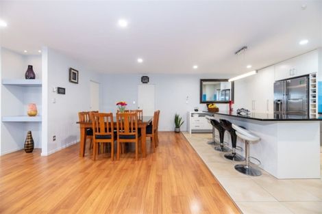 Photo of property in 92 Lake Panorama Drive, Henderson Valley, Auckland, 0612