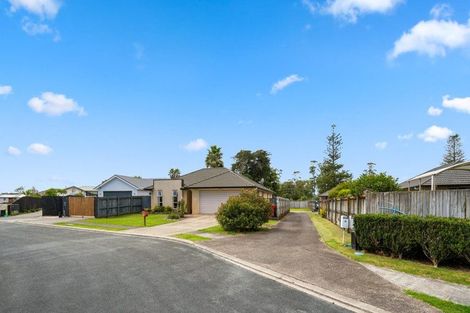 Photo of property in 12 Aitkenhead Court, Parakai, 0830